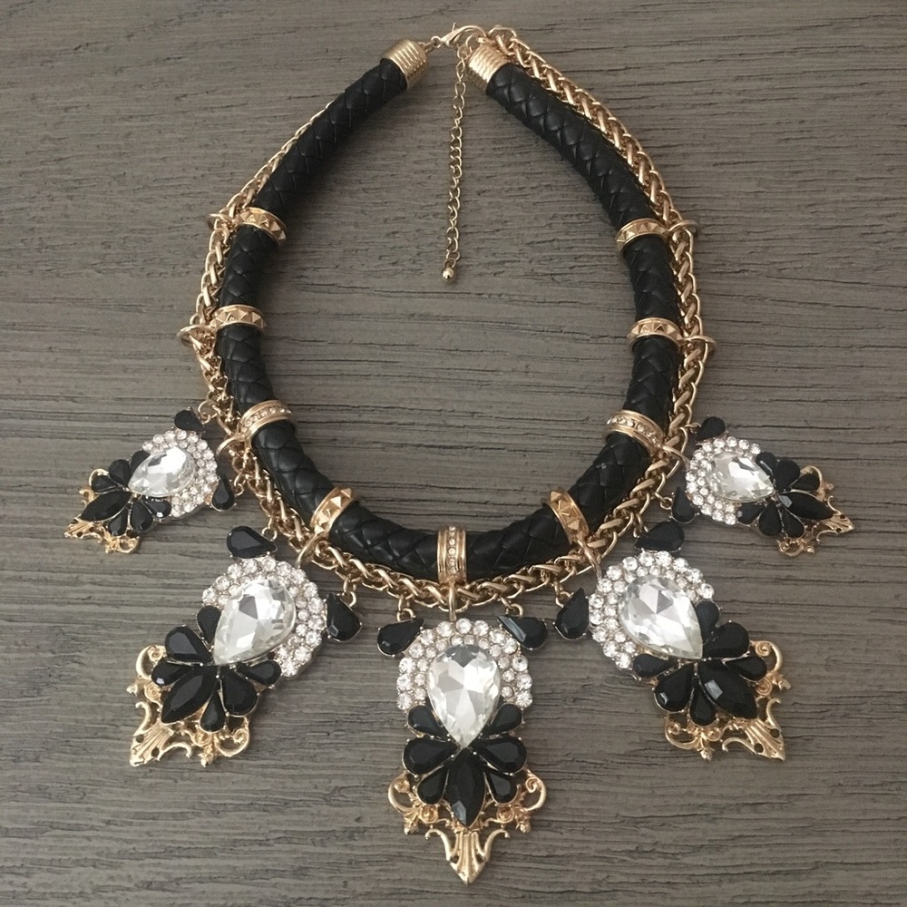 5 FOR $25⭐️FALL CLEARANCE ⭐️The Statement Necklace - Picture 3 of 6